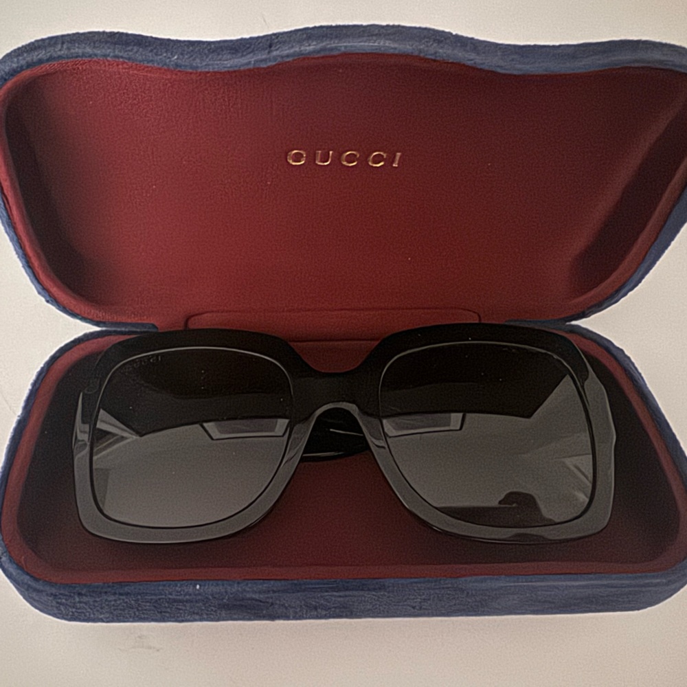 Women Gucci sun glasses